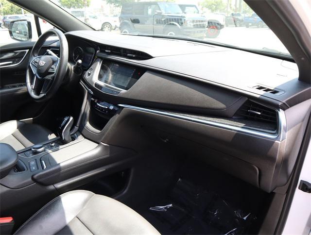 used 2022 Cadillac XT5 car, priced at $31,000