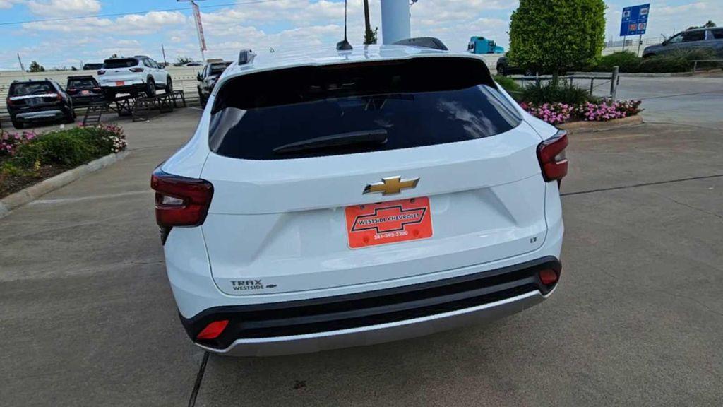 used 2024 Chevrolet Trax car, priced at $22,899