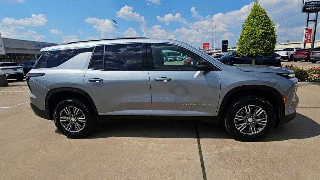 used 2025 Chevrolet Traverse car, priced at $36,499