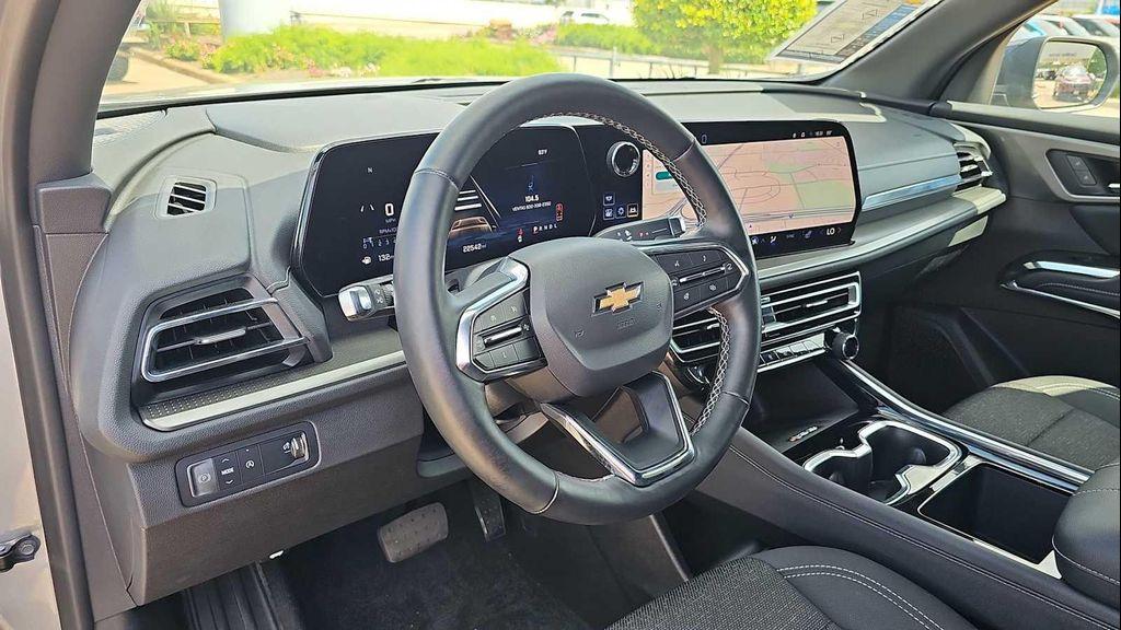used 2025 Chevrolet Traverse car, priced at $36,499