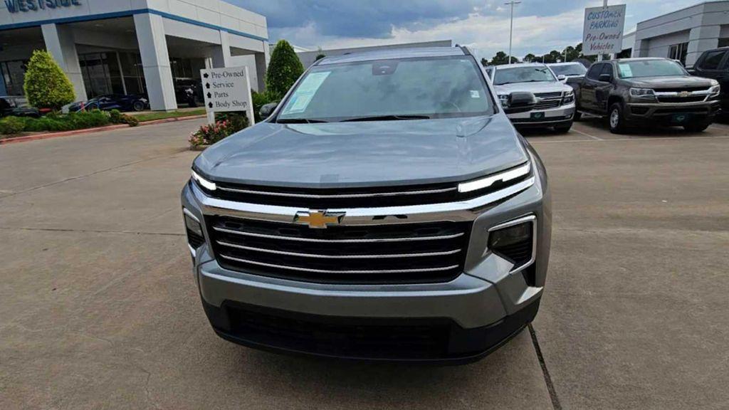 used 2025 Chevrolet Traverse car, priced at $37,499