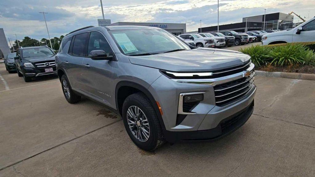 used 2025 Chevrolet Traverse car, priced at $37,499