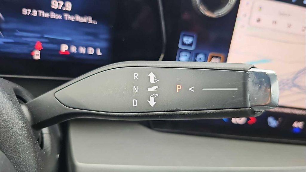 used 2025 Chevrolet Traverse car, priced at $37,499