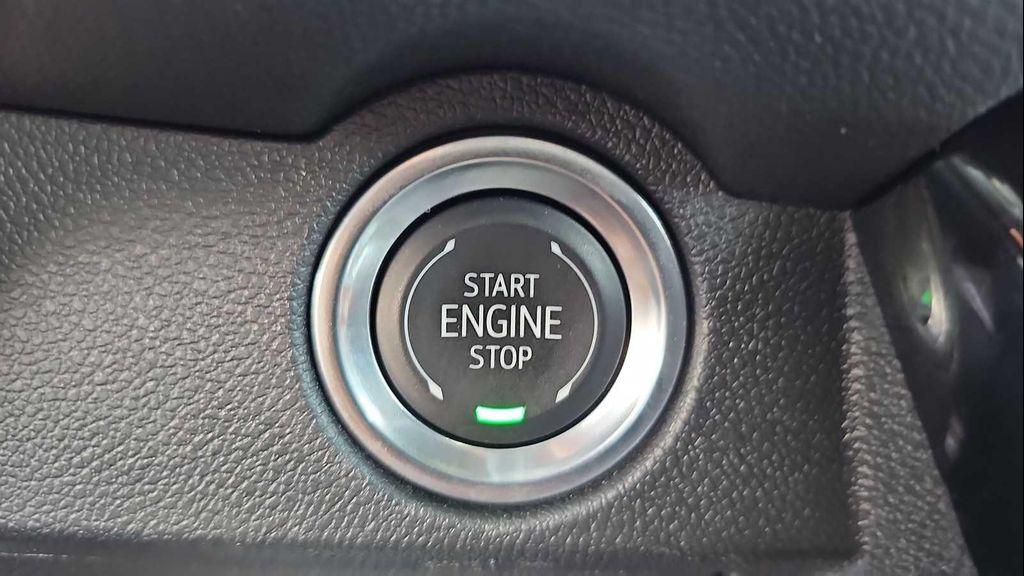 used 2025 Chevrolet Traverse car, priced at $37,499