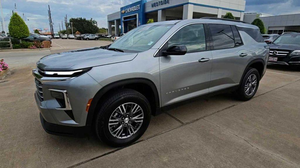 used 2025 Chevrolet Traverse car, priced at $37,499
