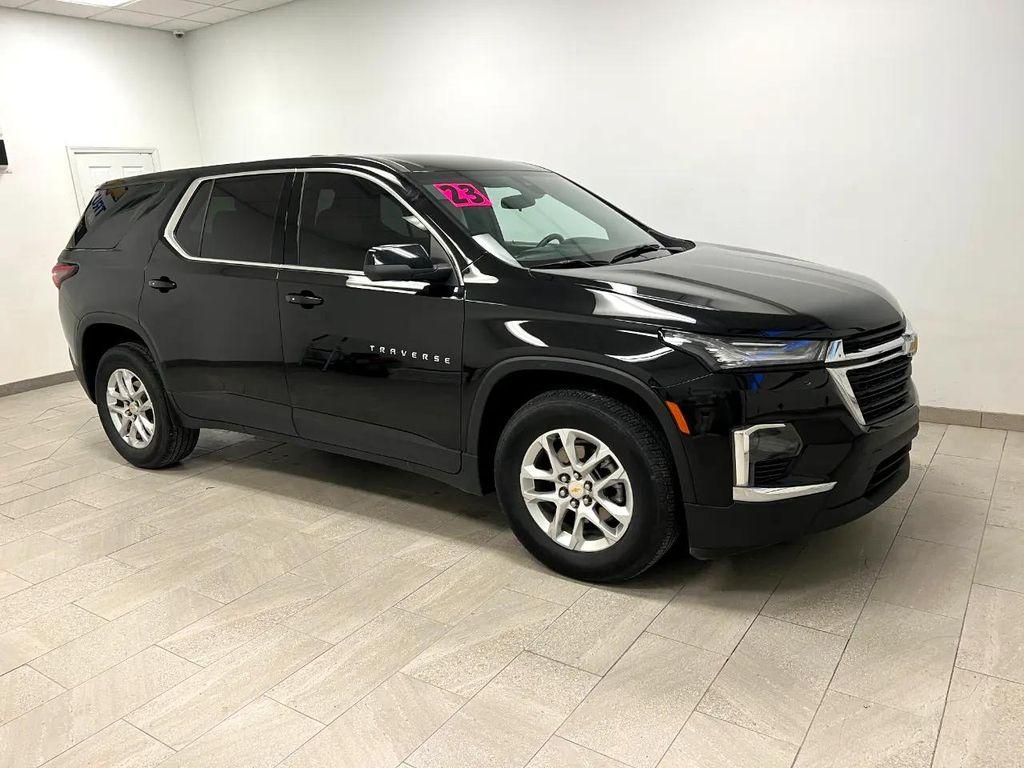 used 2023 Chevrolet Traverse car, priced at $31,200