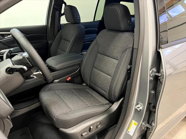 new 2025 Chevrolet Traverse car, priced at $42,095