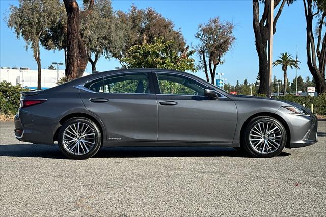 used 2022 Lexus ES 300h car, priced at $37,888