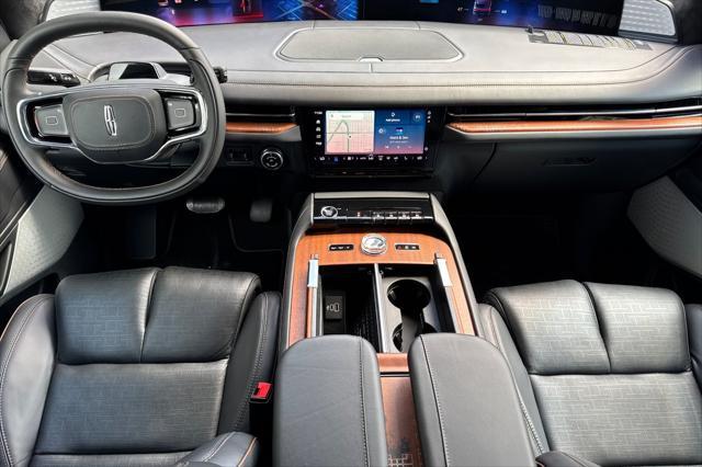 new 2025 Lincoln Navigator car, priced at $123,485