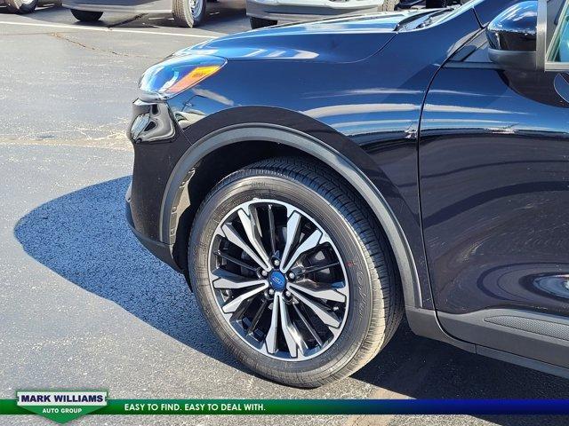 used 2022 Ford Escape car, priced at $21,900
