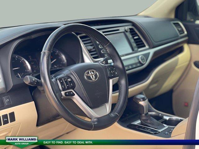 used 2015 Toyota Highlander car, priced at $17,595