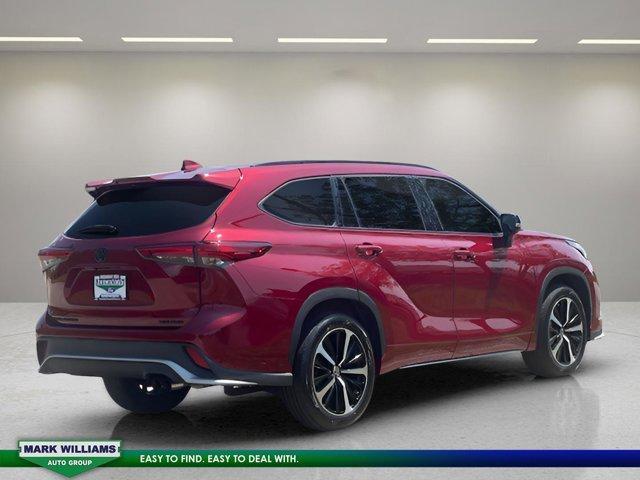 used 2021 Toyota Highlander car, priced at $38,997