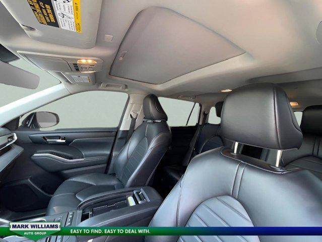 used 2022 Toyota Highlander car, priced at $36,998