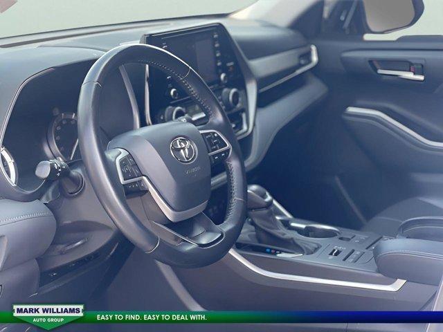 used 2022 Toyota Highlander car, priced at $36,998