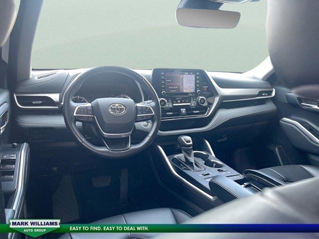 used 2022 Toyota Highlander car, priced at $36,998