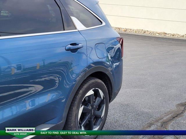 used 2025 Kia Sorento Hybrid car, priced at $37,898