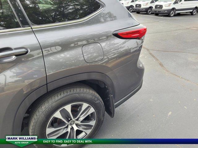 used 2022 Toyota Highlander Hybrid car, priced at $41,998