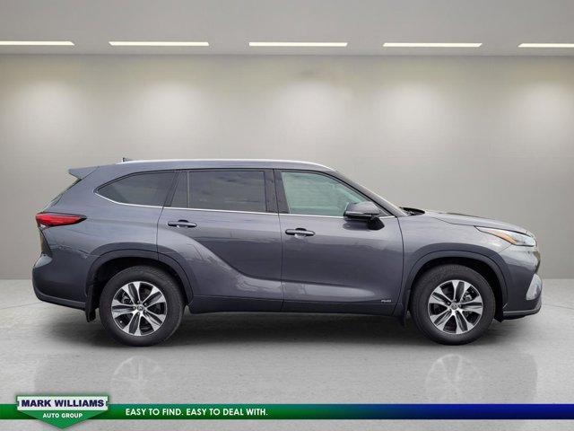 used 2022 Toyota Highlander Hybrid car, priced at $41,998
