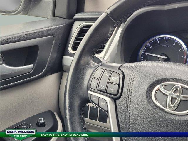 used 2015 Toyota Highlander car, priced at $13,498