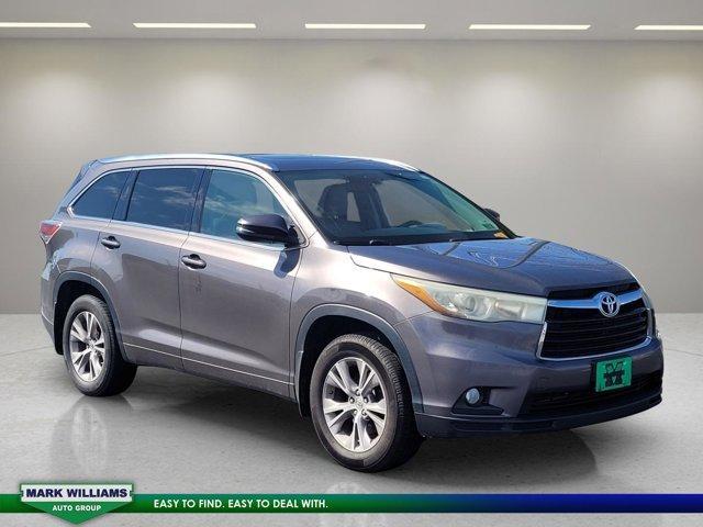used 2015 Toyota Highlander car, priced at $14,499