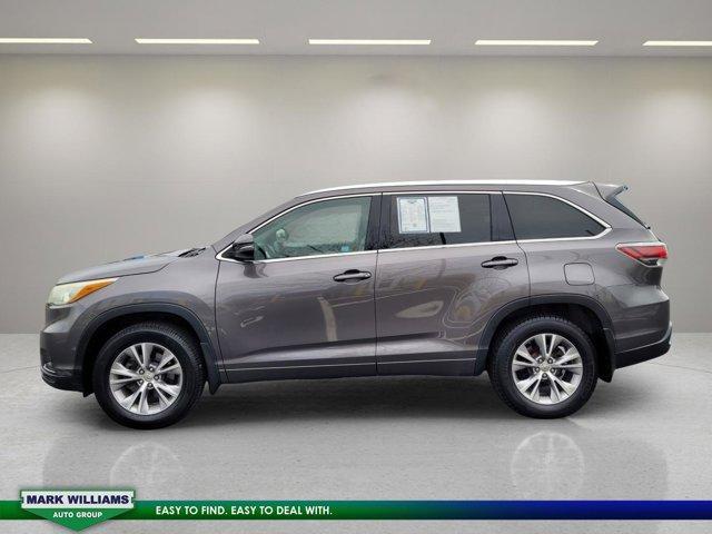 used 2015 Toyota Highlander car, priced at $13,498