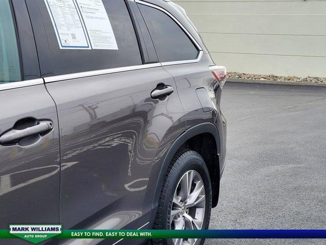 used 2015 Toyota Highlander car, priced at $13,498