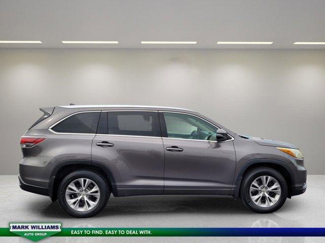 used 2015 Toyota Highlander car, priced at $13,498