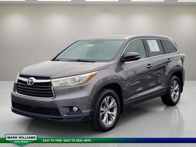 used 2015 Toyota Highlander car, priced at $13,498