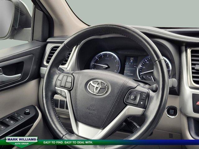 used 2015 Toyota Highlander car, priced at $13,498