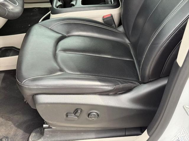 used 2023 Chrysler Pacifica car, priced at $24,998