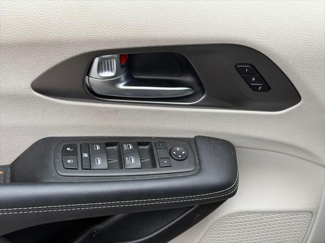 used 2023 Chrysler Pacifica car, priced at $24,998