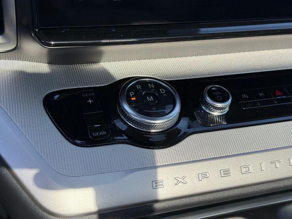 new 2025 Ford Expedition car, priced at $75,795