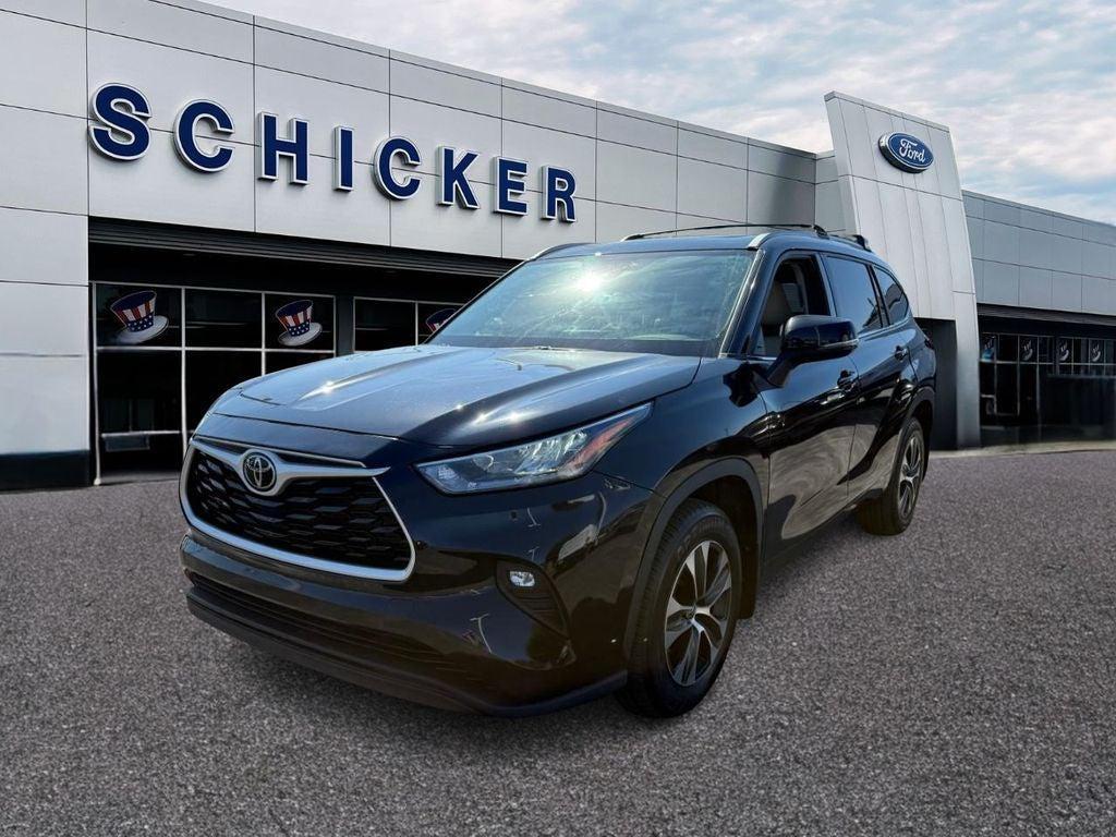 used 2022 Toyota Highlander car, priced at $32,949
