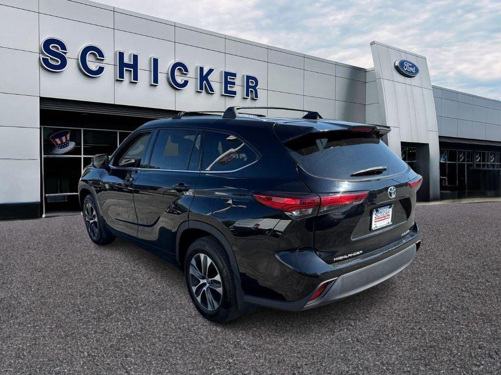 used 2022 Toyota Highlander car, priced at $32,949