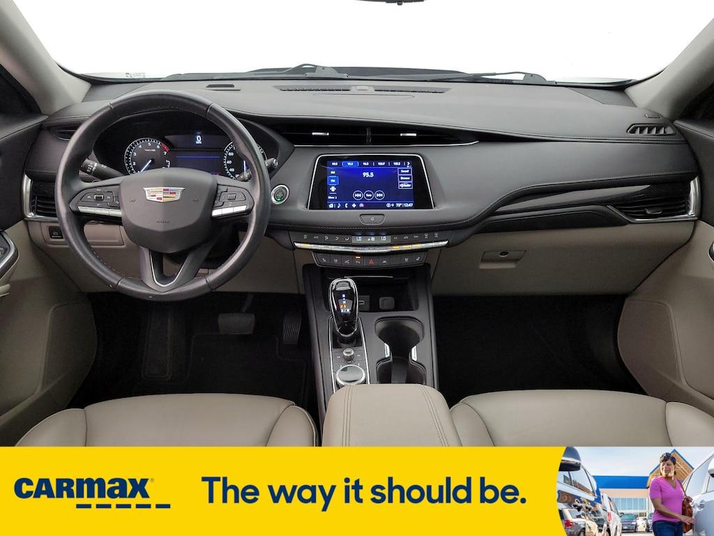 used 2022 Cadillac XT4 car, priced at $27,998