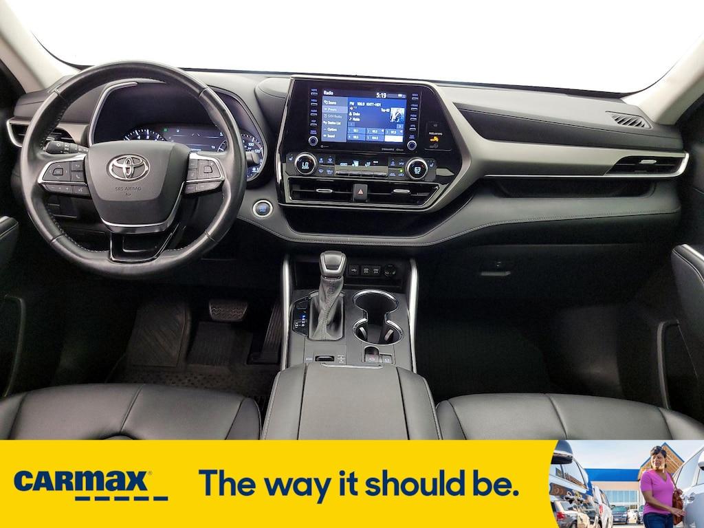 used 2021 Toyota Highlander car, priced at $31,998