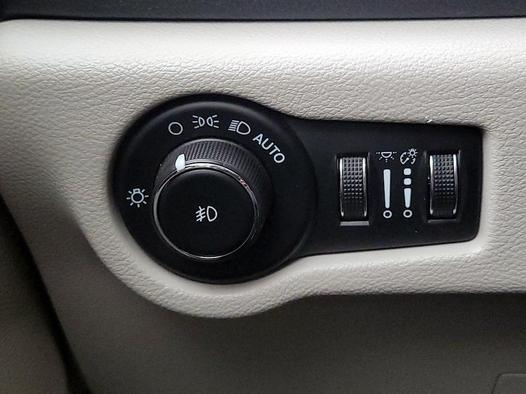 used 2023 Chrysler Pacifica car, priced at $30,998