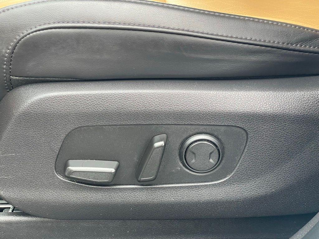 used 2023 Kia Carnival car, priced at $31,010