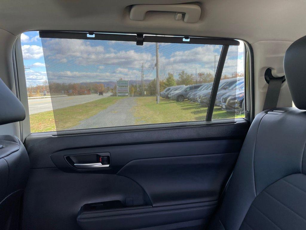 used 2023 Toyota Highlander car, priced at $34,899