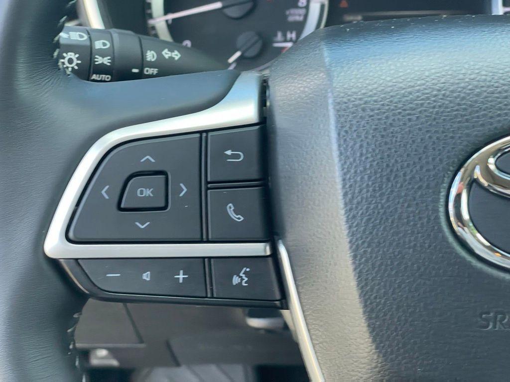 used 2023 Toyota Highlander car, priced at $34,899