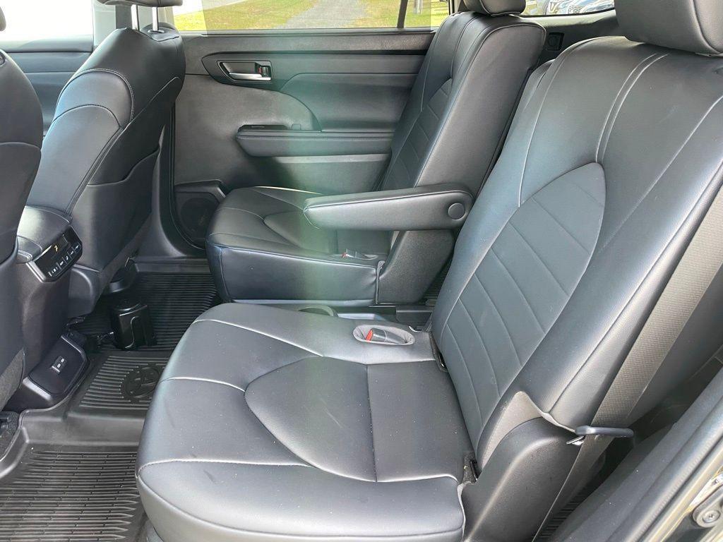 used 2023 Toyota Highlander car, priced at $34,899