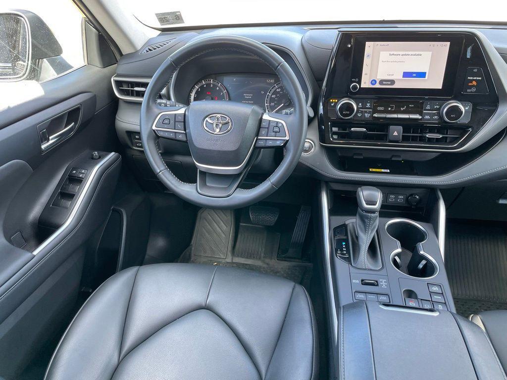 used 2023 Toyota Highlander car, priced at $34,899