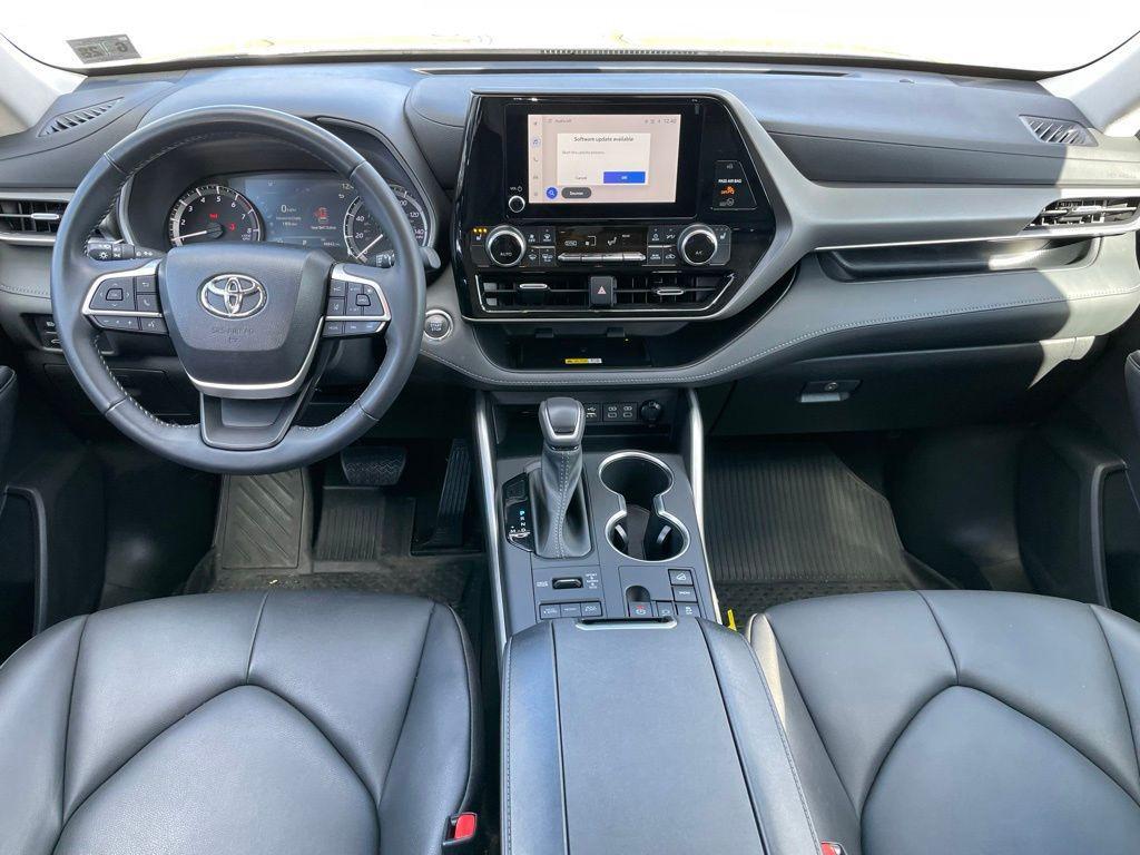 used 2023 Toyota Highlander car, priced at $34,899