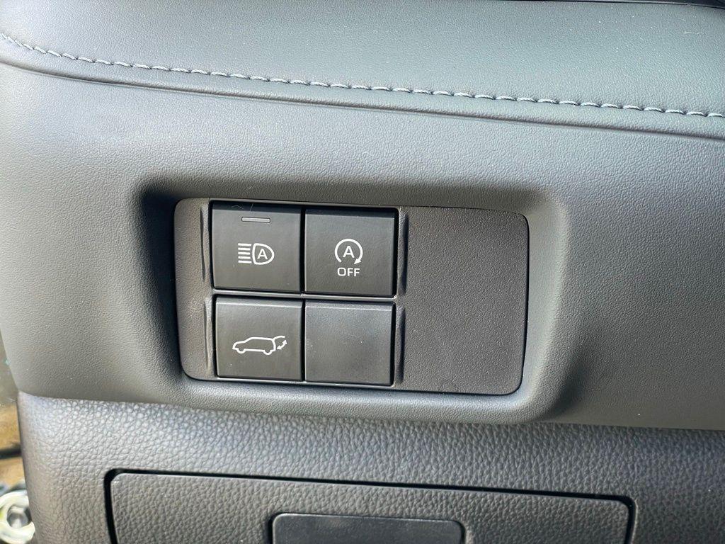 used 2023 Toyota Highlander car, priced at $34,899