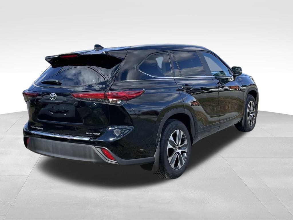 used 2023 Toyota Highlander car, priced at $34,899