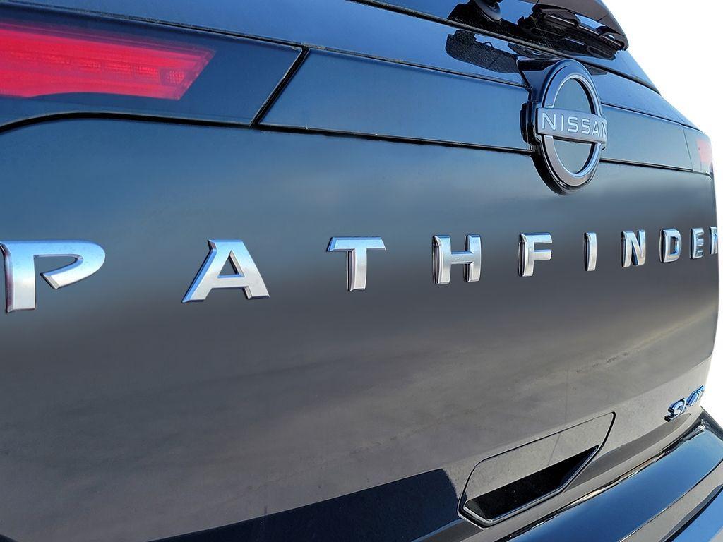 new 2025 Nissan Pathfinder car, priced at $40,692