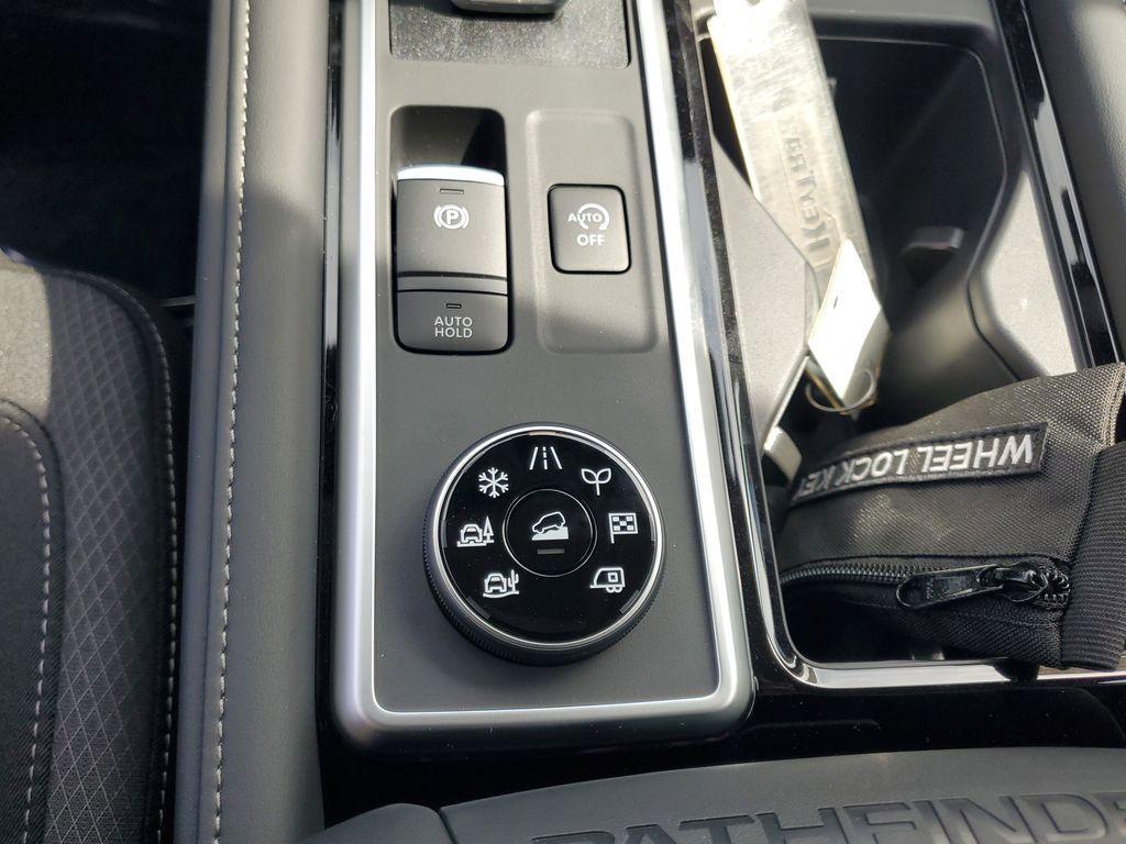 new 2025 Nissan Pathfinder car, priced at $35,806