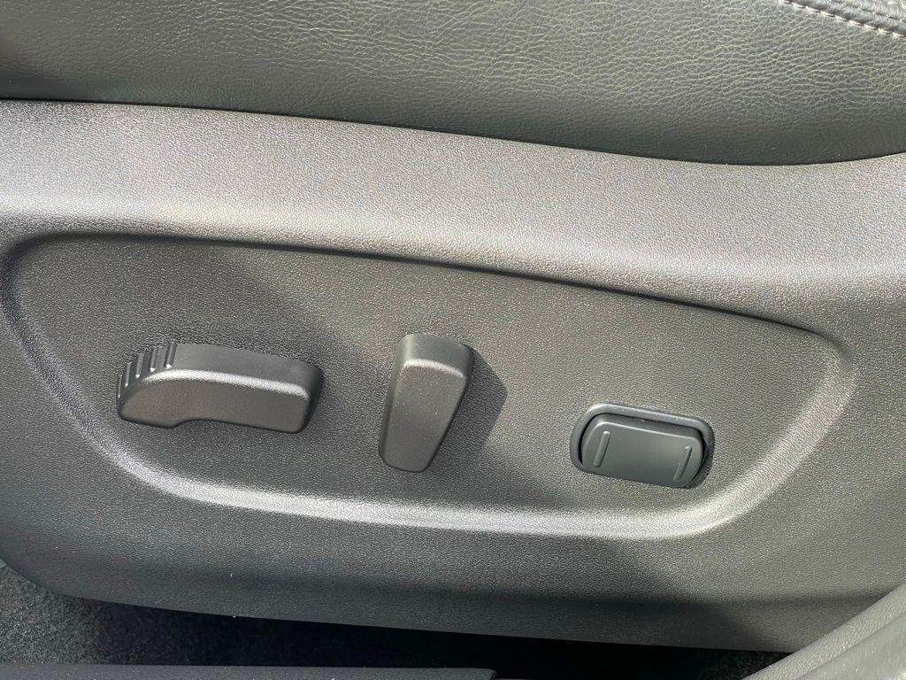 used 2022 Nissan Rogue Sport car, priced at $23,323