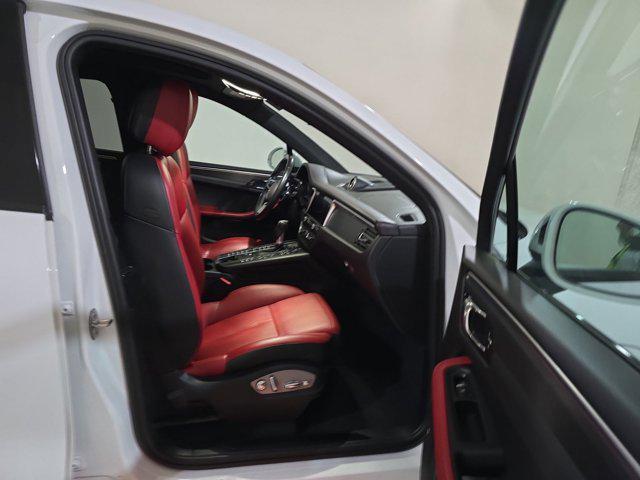used 2021 Porsche Macan car
