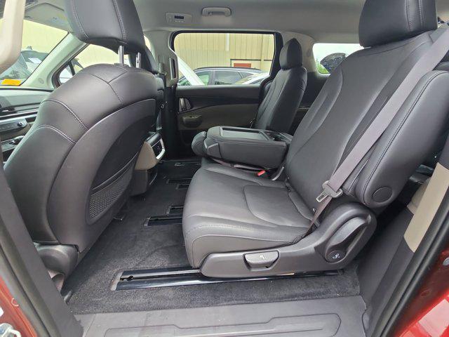 used 2025 Kia Carnival car